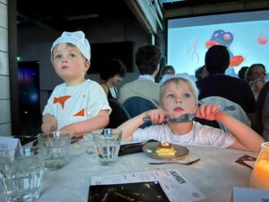 Gezin geniet samen van film en bijpassende gerechten bij Cinema Culinair.